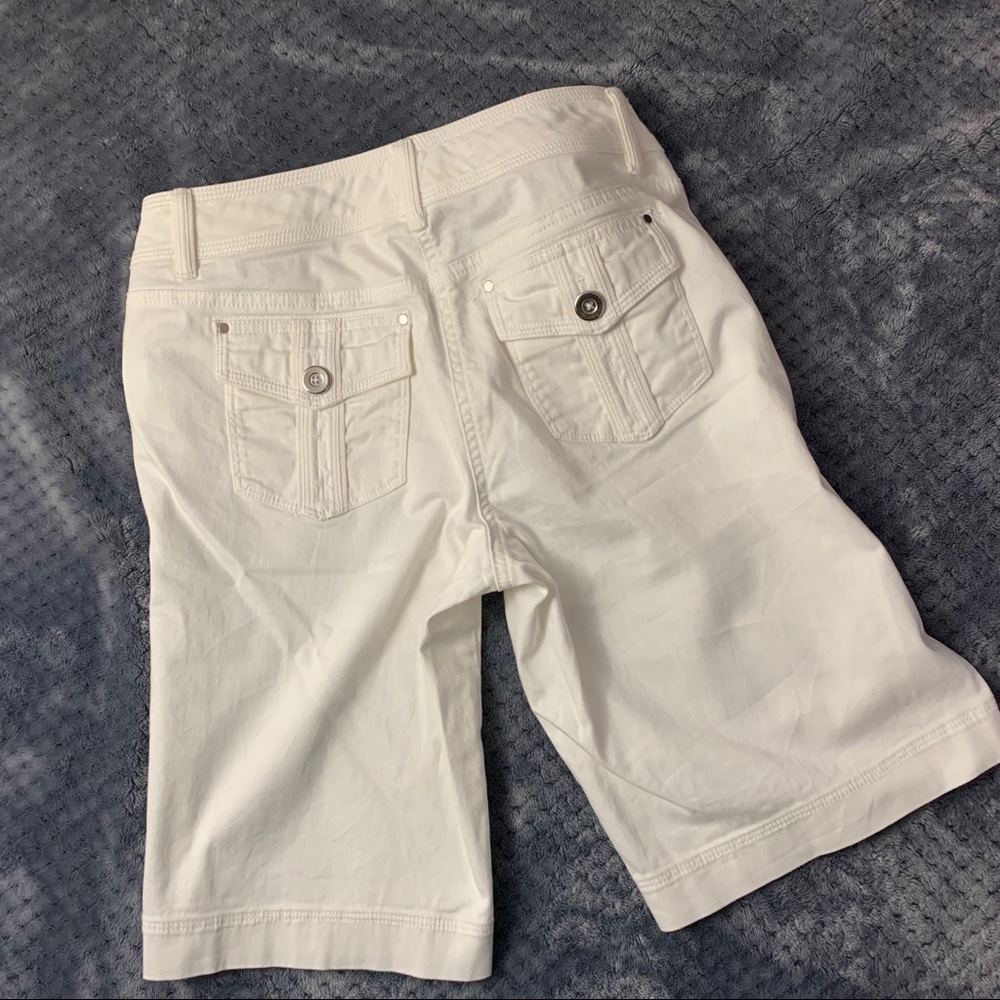 White House Black Market Bermuda Shorts Sz. 0 32”W - Picture 3 of 8